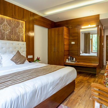 Pristine Inn Manali Buitenkant foto