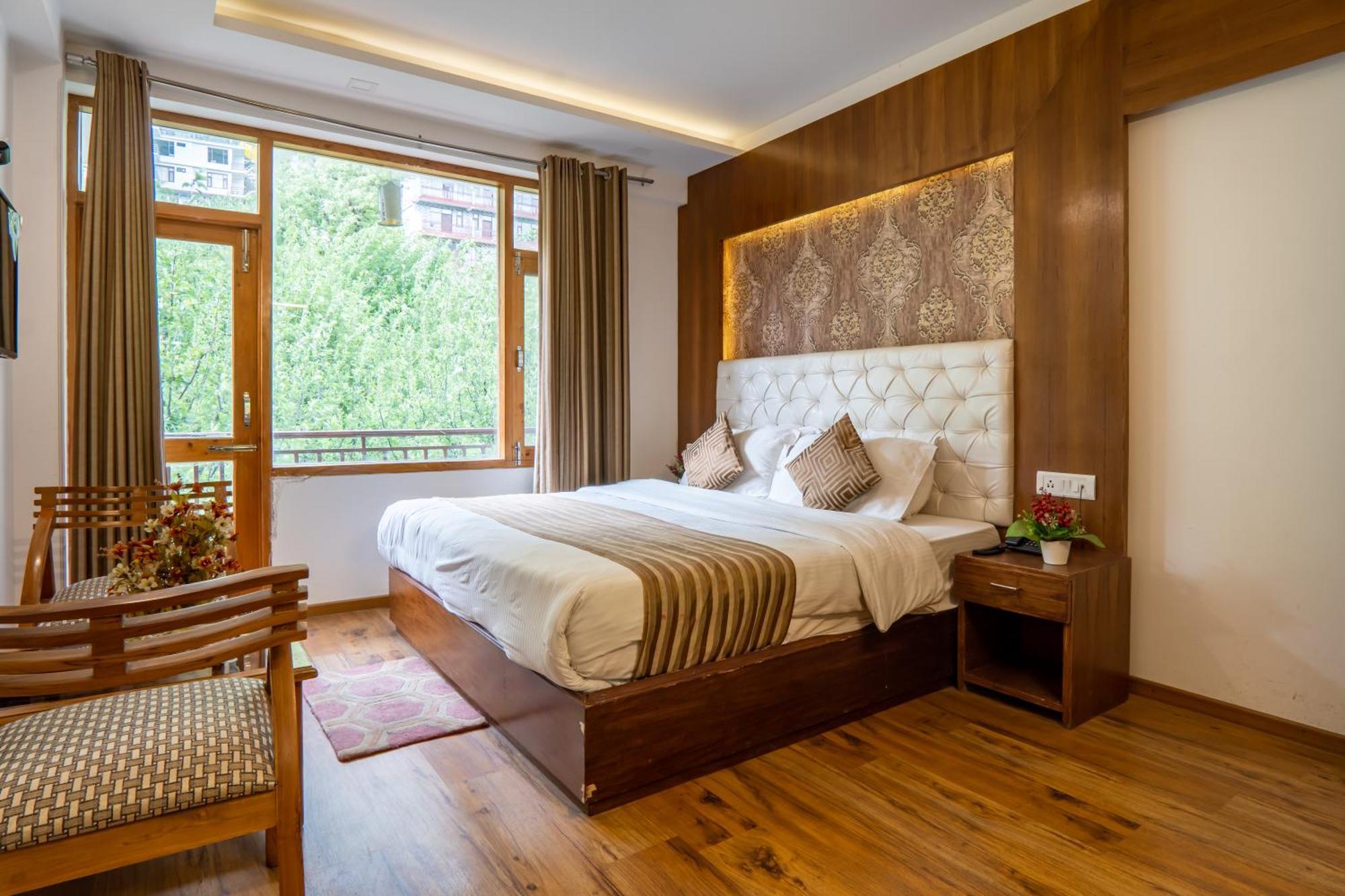 Pristine Inn Manali Buitenkant foto