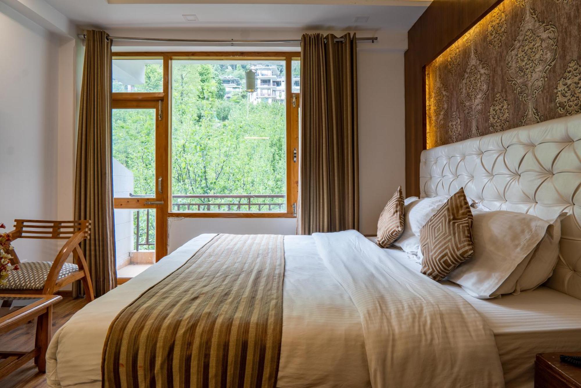 Pristine Inn Manali Buitenkant foto